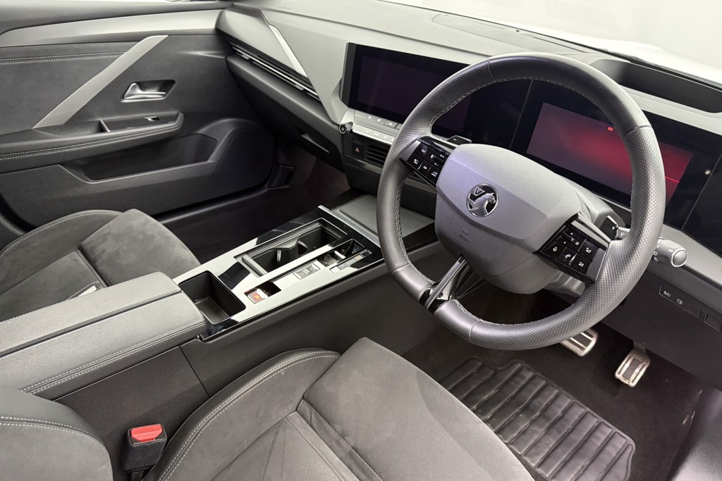 Vauxhall Astra GSE Automatic Petrol Plug-In Hybrid Hatchback - Stock Number (1543498) - 1st supplementary image