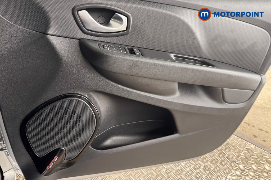Renault Clio Iconic Manual Petrol Hatchback - Stock Number (1546122) - 15th supplementary image
