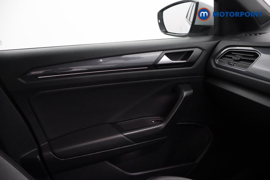 Volkswagen T-Roc R-Line Manual Petrol SUV - Stock Number (1529505) - 8th supplementary image