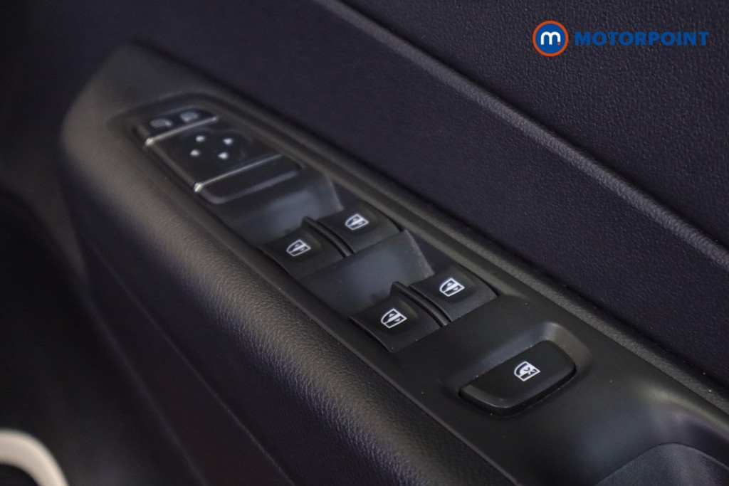 Renault Captur Play Manual Petrol SUV - Stock Number (1535419) - 12th supplementary image