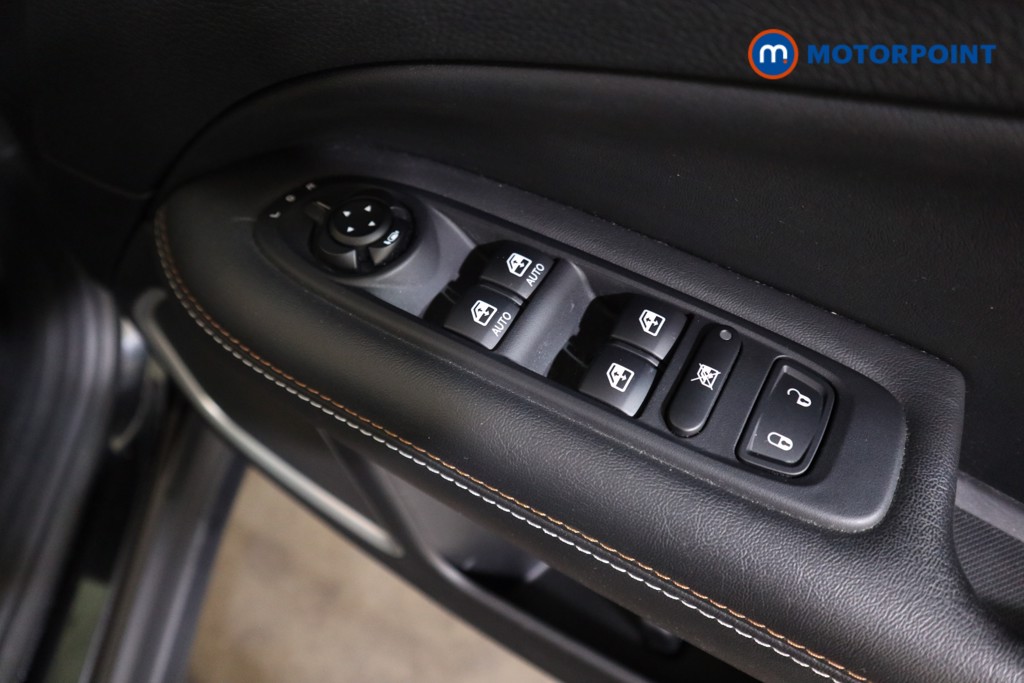 Jeep Compass Longitude Automatic Petrol SUV - Stock Number (1536479) - 9th supplementary image