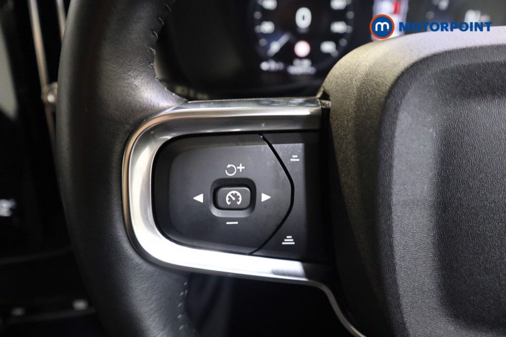 Volvo Xc40 Momentum Manual Petrol SUV - Stock Number (1539141) - 3rd supplementary image