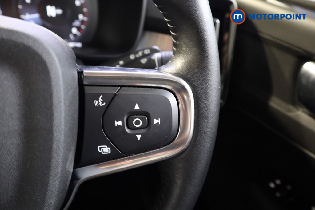 Volvo Xc40 Momentum Manual Petrol SUV - Stock Number (1539141) - 4th supplementary image