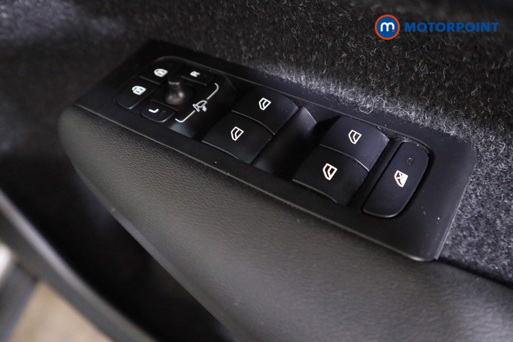 Volvo Xc40 Momentum Manual Petrol SUV - Stock Number (1539141) - 9th supplementary image