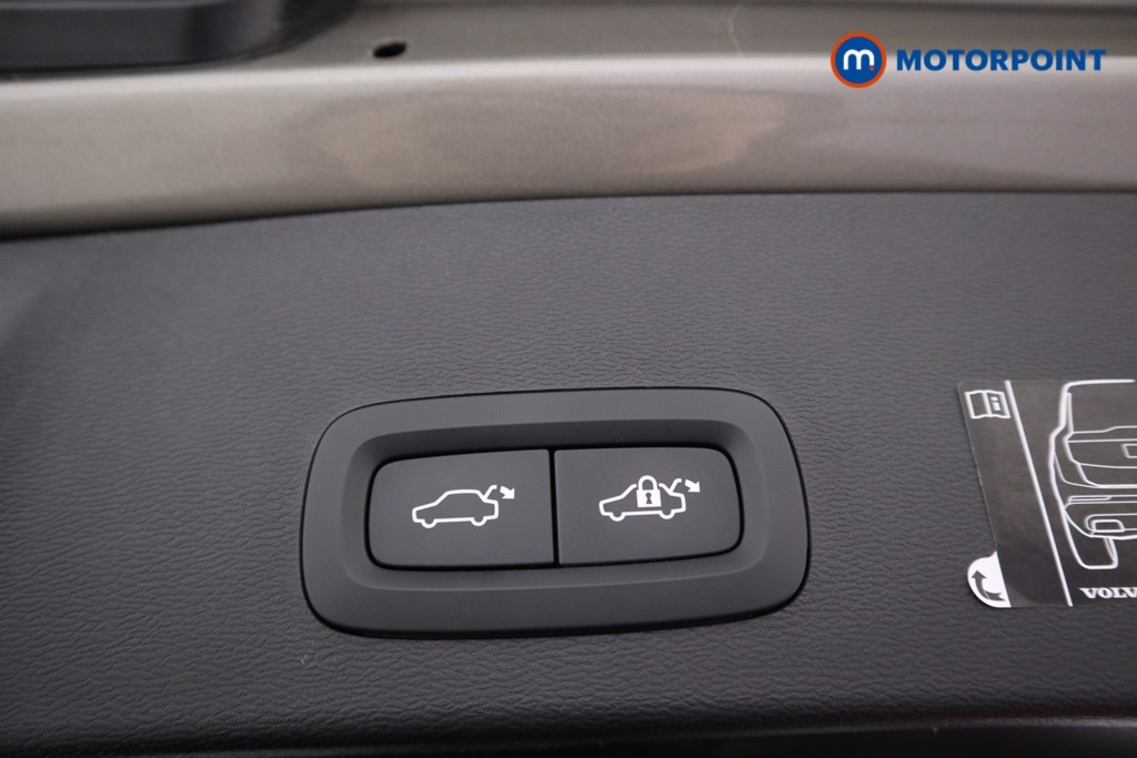 Volvo Xc40 Momentum Manual Petrol SUV - Stock Number (1539141) - 13th supplementary image