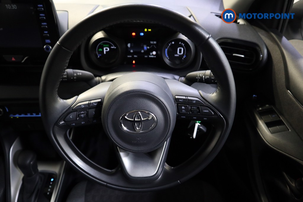 Toyota Yaris Design Automatic Petrol-Electric Hybrid Hatchback - Stock Number (1541910) - 2nd supplementary image