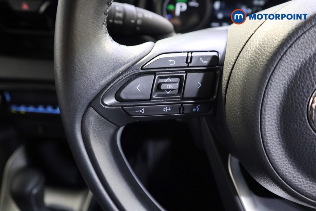 Toyota Yaris Design Automatic Petrol-Electric Hybrid Hatchback - Stock Number (1541910) - 3rd supplementary image