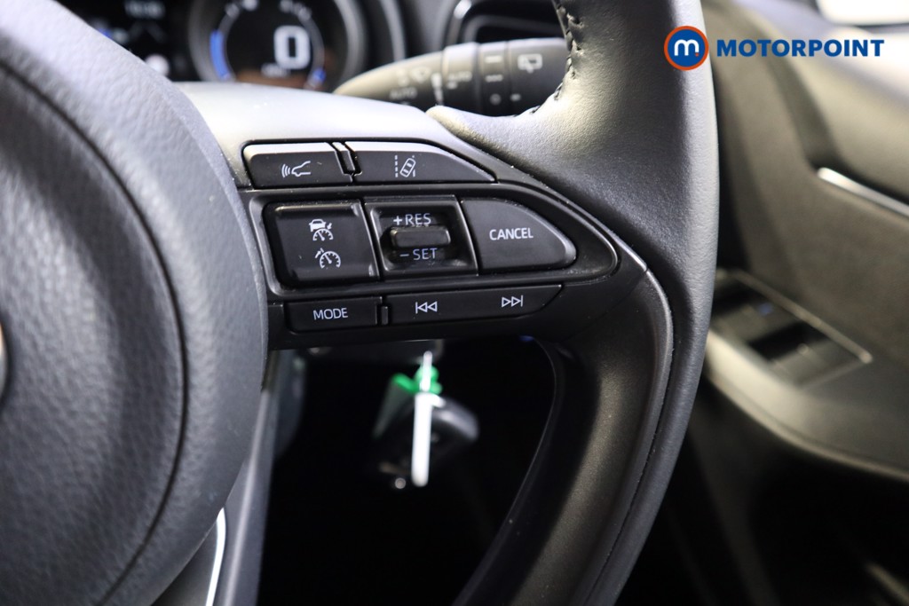 Toyota Yaris Design Automatic Petrol-Electric Hybrid Hatchback - Stock Number (1541910) - 4th supplementary image