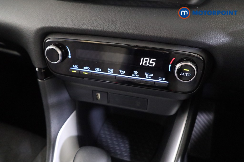 Toyota Yaris Design Automatic Petrol-Electric Hybrid Hatchback - Stock Number (1541910) - 7th supplementary image