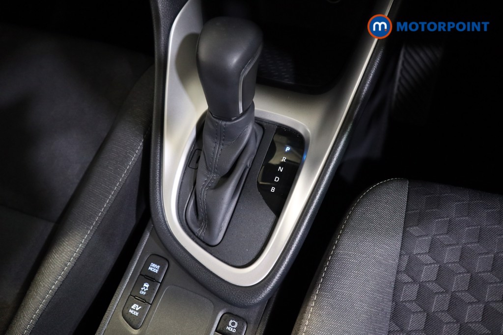 Toyota Yaris Design Automatic Petrol-Electric Hybrid Hatchback - Stock Number (1541910) - 8th supplementary image