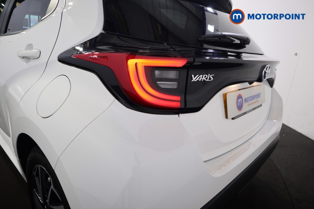 Toyota Yaris Design Automatic Petrol-Electric Hybrid Hatchback - Stock Number (1541910) - 18th supplementary image