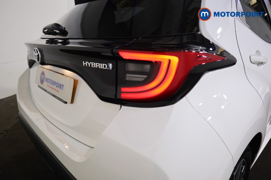 Toyota Yaris Design Automatic Petrol-Electric Hybrid Hatchback - Stock Number (1541910) - 19th supplementary image