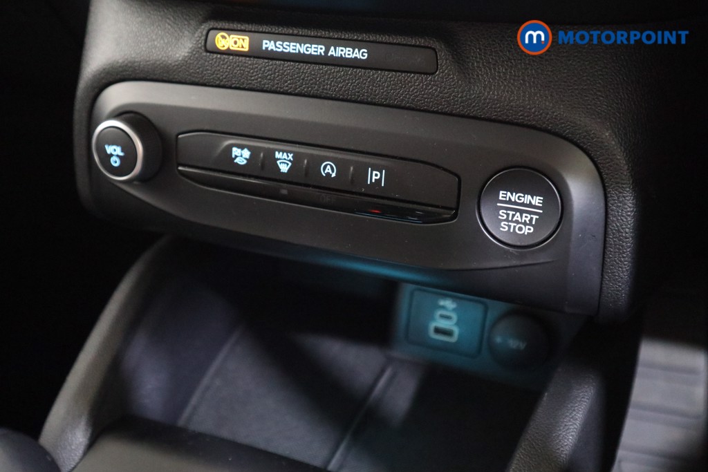 Ford Focus Titanium Manual Petrol Hatchback - Stock Number (1545844) - 7th supplementary image