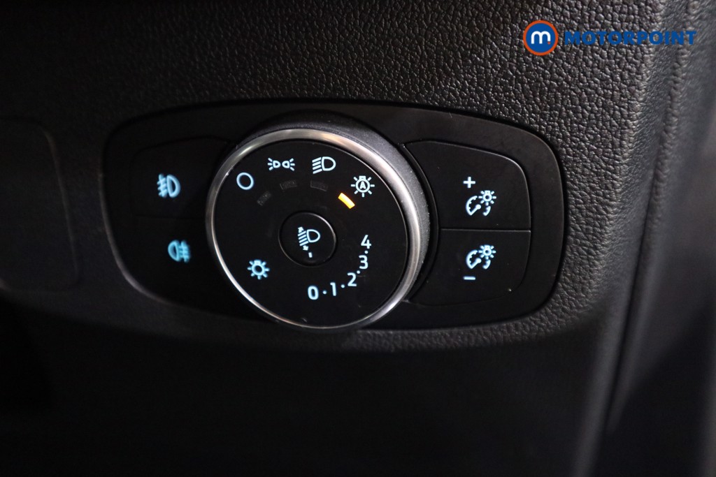 Ford Focus Titanium Manual Petrol Hatchback - Stock Number (1545844) - 9th supplementary image