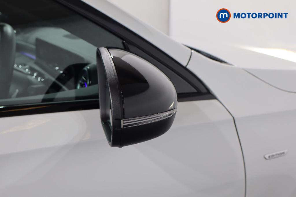 Mercedes-Benz A Class Amg Line Executive Edition Automatic Petrol Hatchback - Stock Number (1545959) - 16th supplementary image