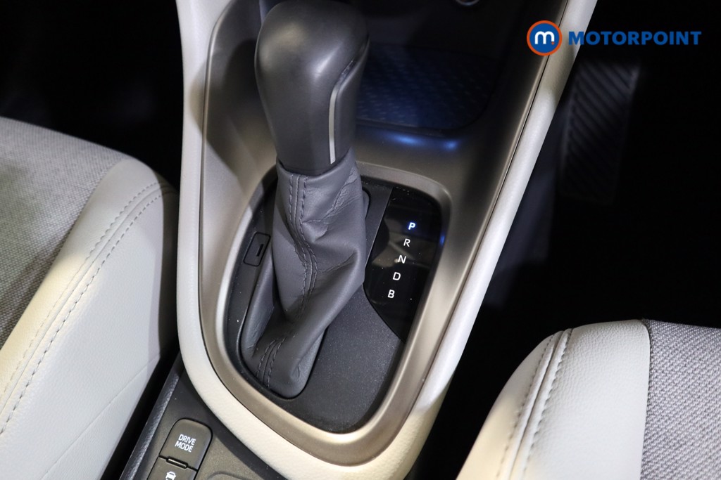 Toyota Yaris Excel Automatic Petrol-Electric Hybrid Hatchback - Stock Number (1534649) - 8th supplementary image