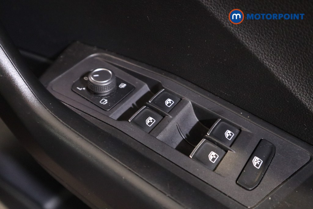 Volkswagen T-Roc Design Manual Petrol SUV - Stock Number (1536808) - 10th supplementary image