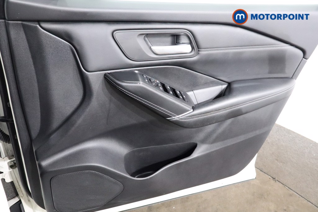 Nissan Qashqai N-Connecta Manual Petrol SUV - Stock Number (1541135) - 23rd supplementary image