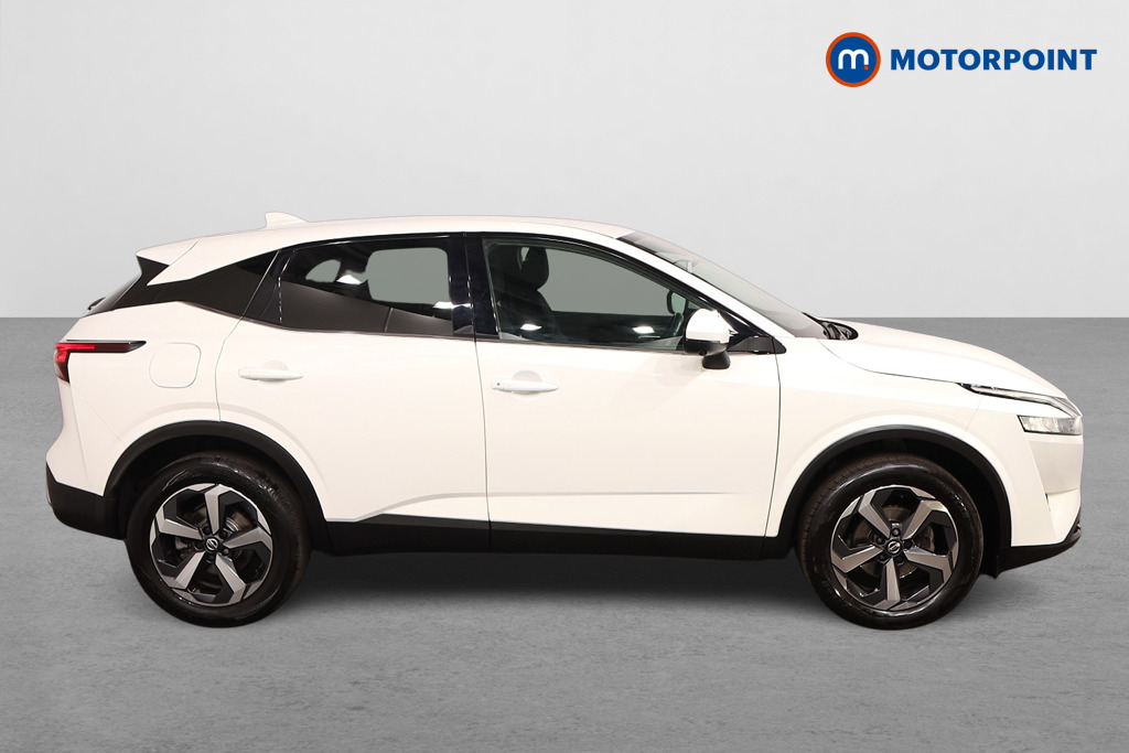 Nissan Qashqai N-Connecta Manual Petrol SUV - Stock Number (1541135) - Drivers side