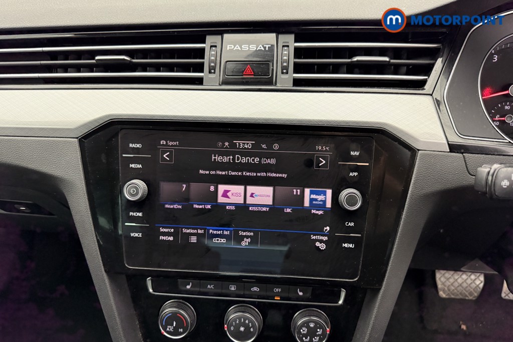Volkswagen Passat SEL Automatic Petrol Saloon - Stock Number (1546465) - 6th supplementary image
