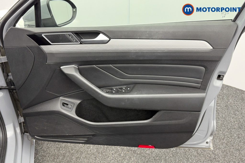 Volkswagen Passat SEL Automatic Petrol Saloon - Stock Number (1546465) - 19th supplementary image