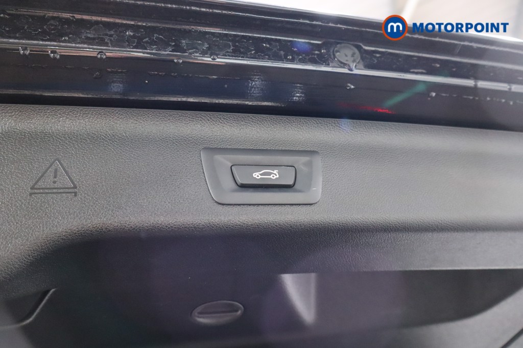 BMW 5 Series M Sport Automatic Petrol Plug-In Hybrid Estate - Stock Number (1536178) - 28th supplementary image