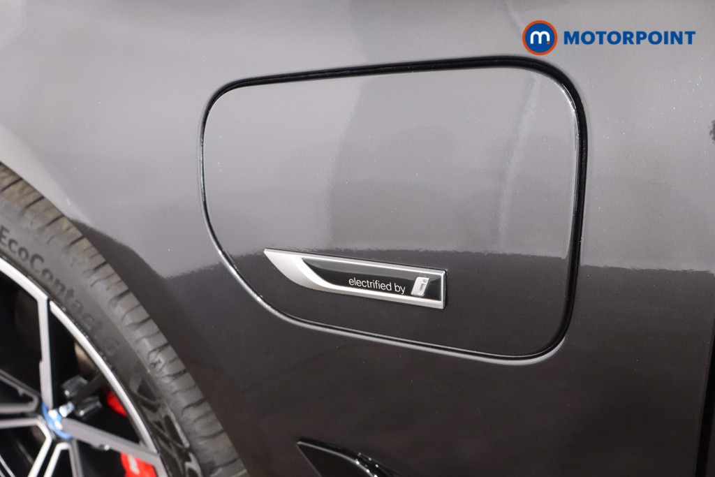 BMW 5 Series M Sport Automatic Petrol Plug-In Hybrid Estate - Stock Number (1546977) - 21st supplementary image