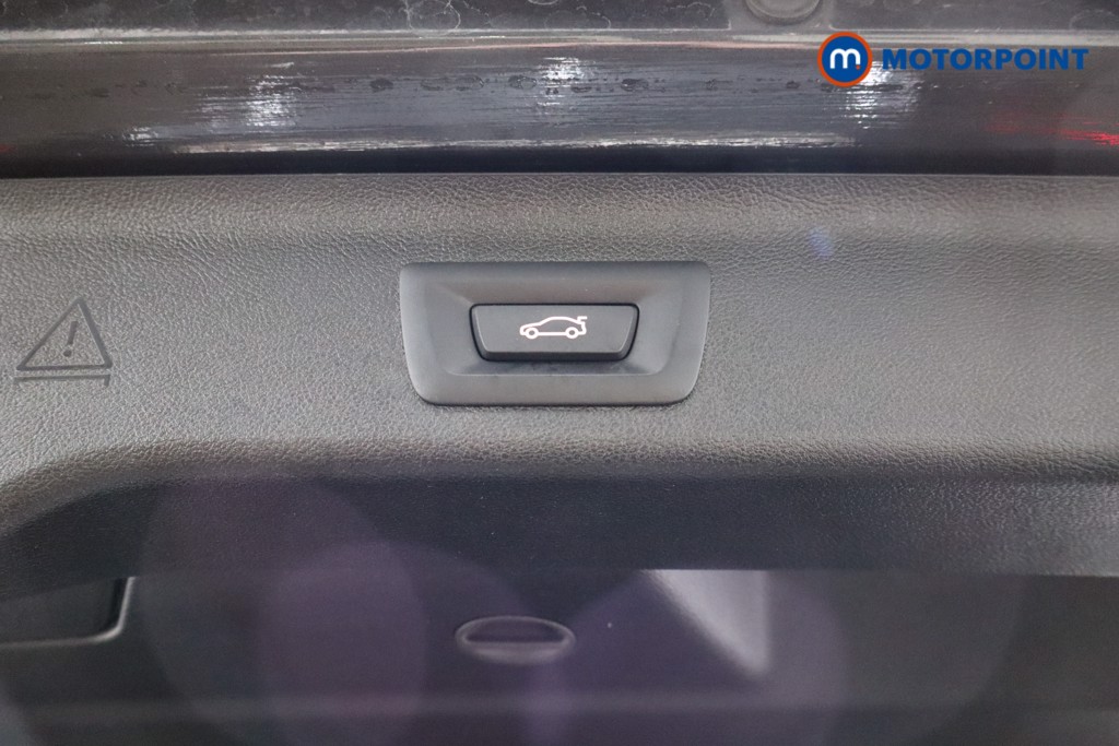 BMW 5 Series M Sport Automatic Petrol Plug-In Hybrid Estate - Stock Number (1546977) - 30th supplementary image