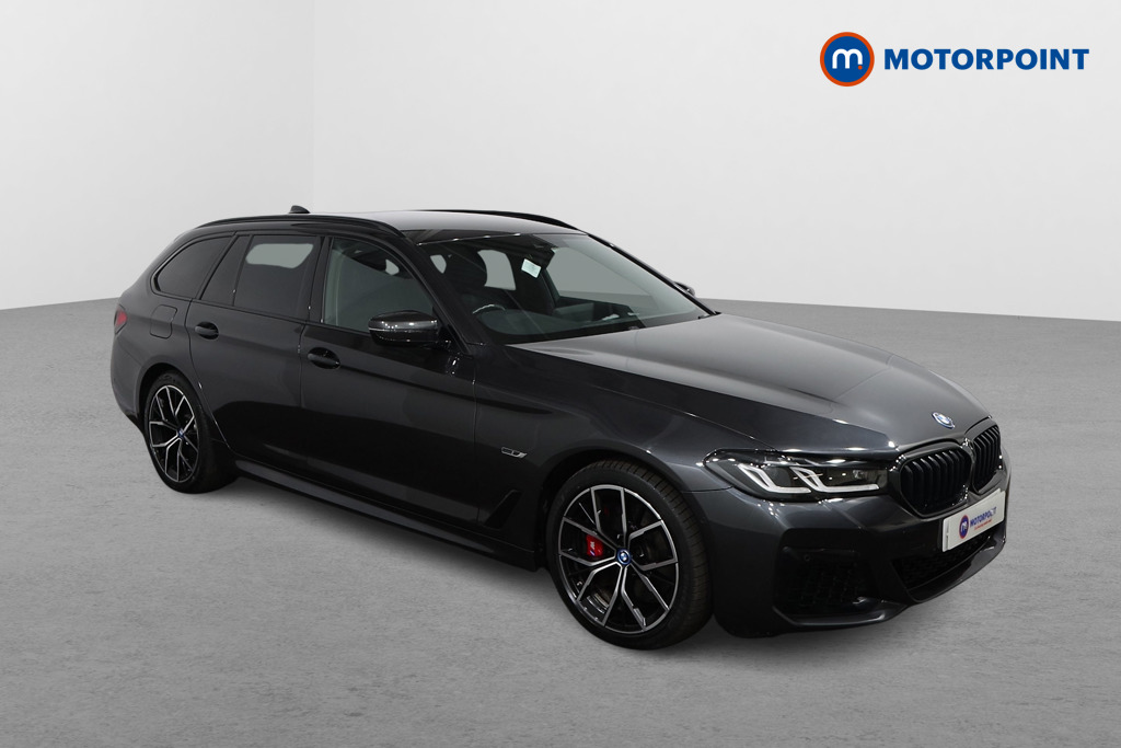 BMW 5 Series M Sport Automatic Petrol Plug-In Hybrid Estate - Stock Number (1546977) - Drivers side front corner