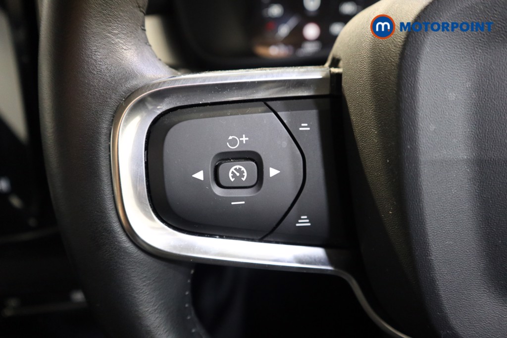 Volvo Xc40 Momentum Automatic Petrol SUV - Stock Number (1535633) - 3rd supplementary image