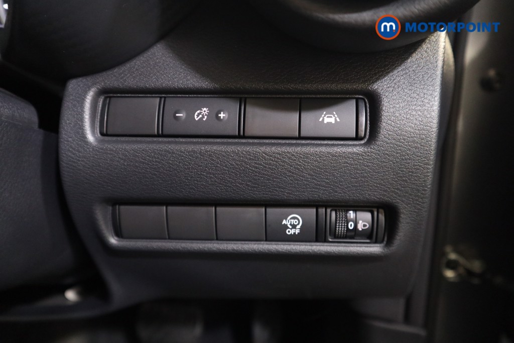 Nissan Juke N-Connecta Automatic Petrol SUV - Stock Number (1536719) - 9th supplementary image