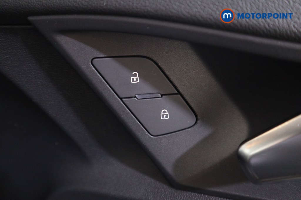 Audi A3 Technik Manual Petrol Hatchback - Stock Number (1541062) - 9th supplementary image
