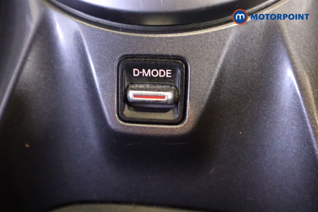 Nissan Juke N-Connecta Automatic Petrol SUV - Stock Number (1546246) - 24th supplementary image
