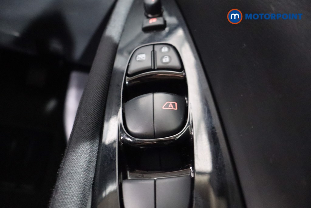 Nissan Leaf N-Connecta Automatic Electric Hatchback - Stock Number (1547966) - 17th supplementary image