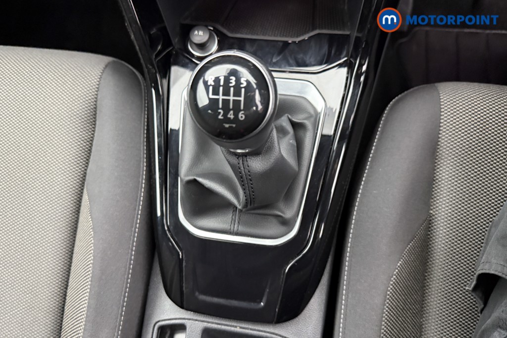 Volkswagen T-Roc Black Edition Manual Petrol SUV - Stock Number (1549475) - 13th supplementary image