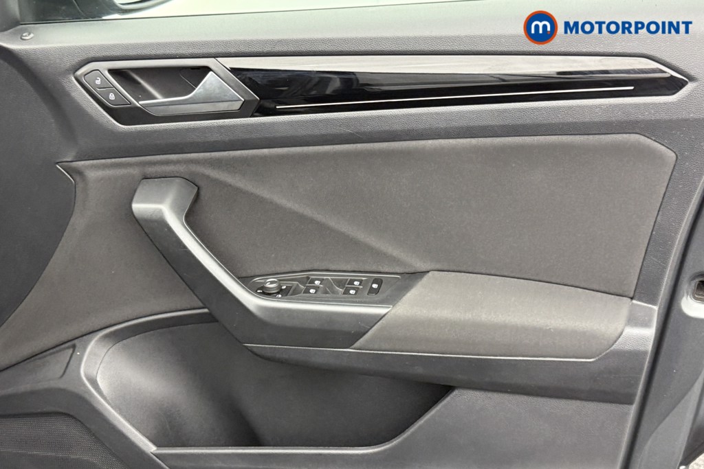 Volkswagen T-Roc Black Edition Manual Petrol SUV - Stock Number (1549475) - 18th supplementary image