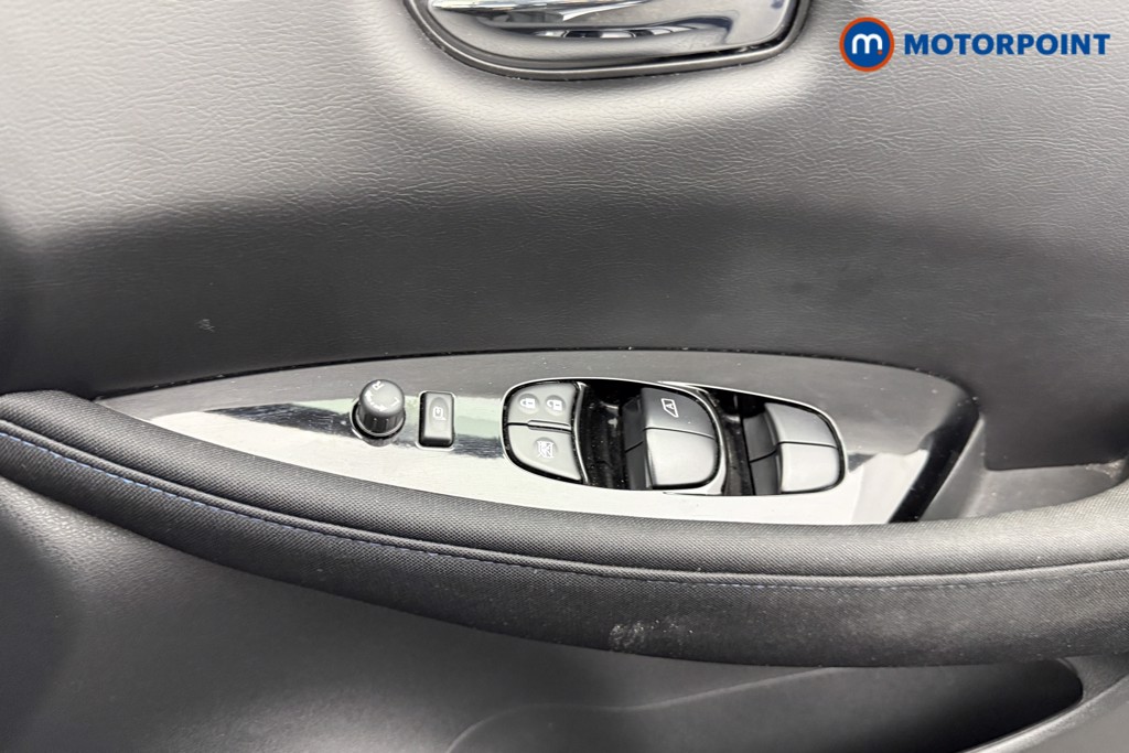 Nissan Leaf N-Connecta Automatic Electric Hatchback - Stock Number (1536209) - 17th supplementary image