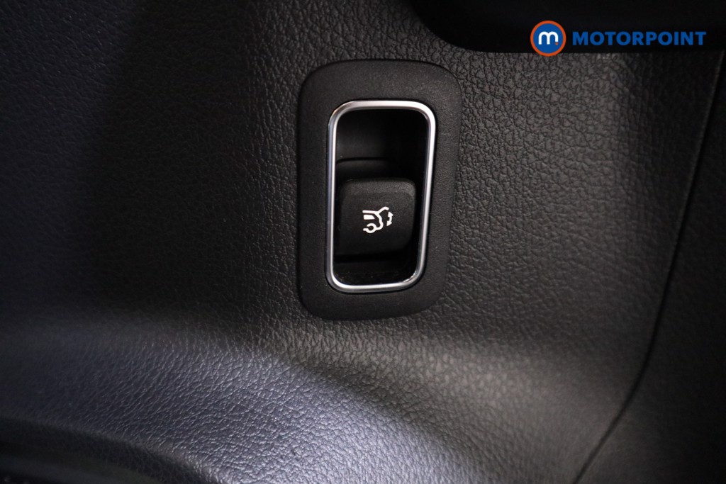 Mercedes-Benz B Class Amg Line Automatic Petrol Hatchback - Stock Number (1543950) - 10th supplementary image