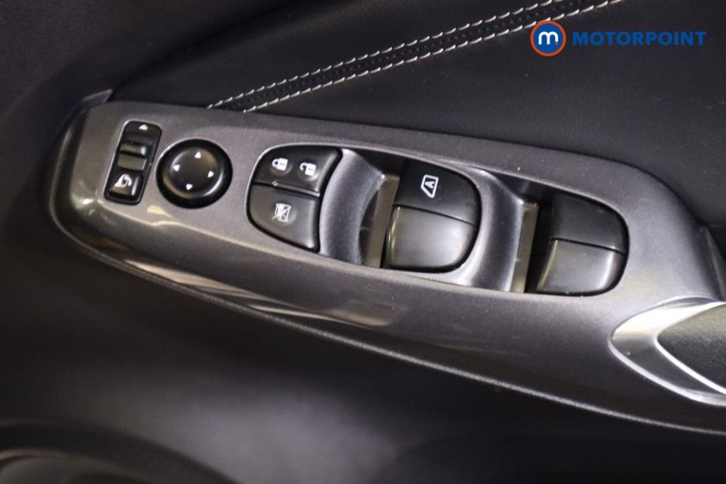 Nissan Juke N-Connecta Automatic Petrol SUV - Stock Number (1546244) - 7th supplementary image