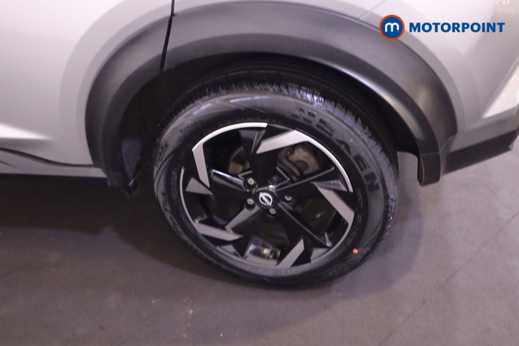 Nissan Juke N-Connecta Automatic Petrol SUV - Stock Number (1546244) - 17th supplementary image