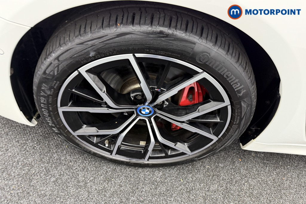 BMW 5 Series M Sport Automatic Petrol Plug-In Hybrid Estate - Stock Number (1546917) - 33rd supplementary image