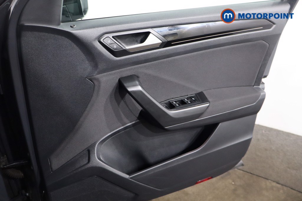 Volkswagen T-Roc Black Edition Manual Petrol SUV - Stock Number (1546920) - 21st supplementary image