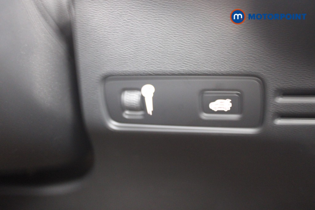 Volvo Xc40 Momentum Manual Petrol SUV - Stock Number (1527026) - 12th supplementary image