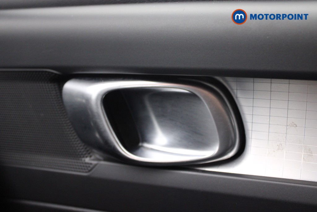 Volvo Xc40 Momentum Manual Petrol SUV - Stock Number (1527026) - 13th supplementary image