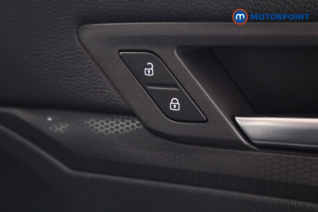 Volkswagen Golf GTE Automatic Petrol Plug-In Hybrid Hatchback - Stock Number (1537935) - 10th supplementary image