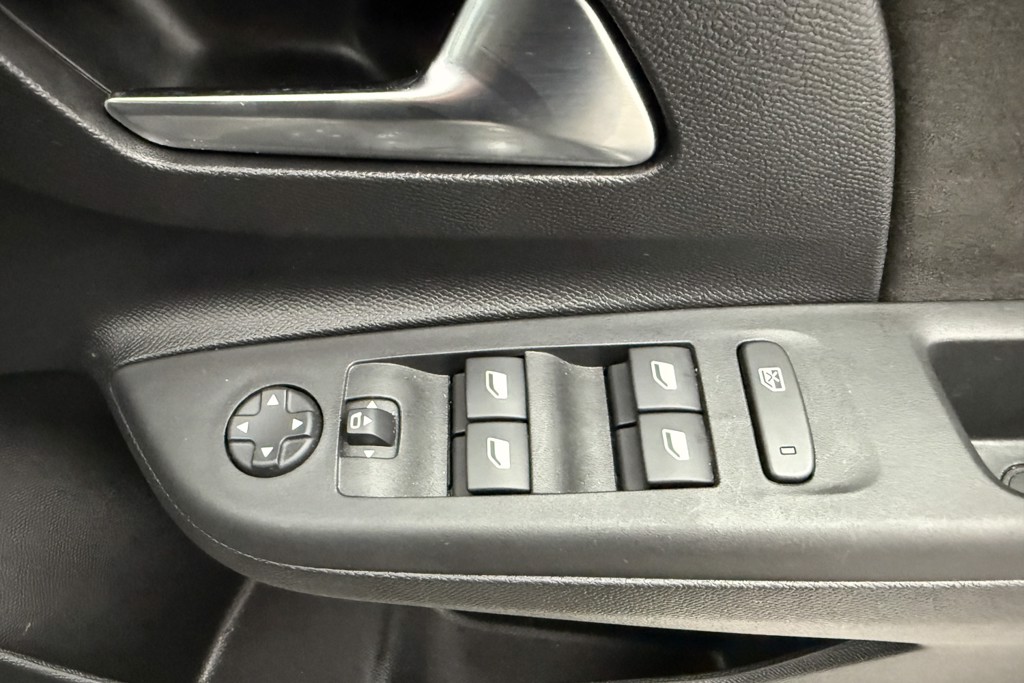 Vauxhall Corsa Ultimate Manual Petrol Hatchback - Stock Number (1539506) - 15th supplementary image