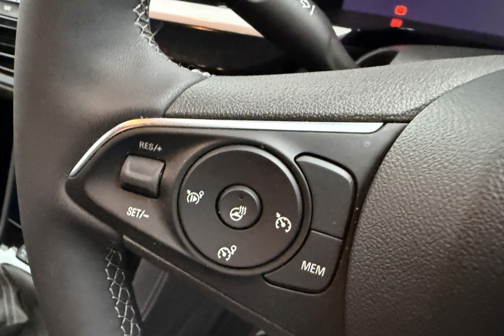 Vauxhall Grandland Ultimate Manual Petrol SUV - Stock Number (1539574) - 3rd supplementary image