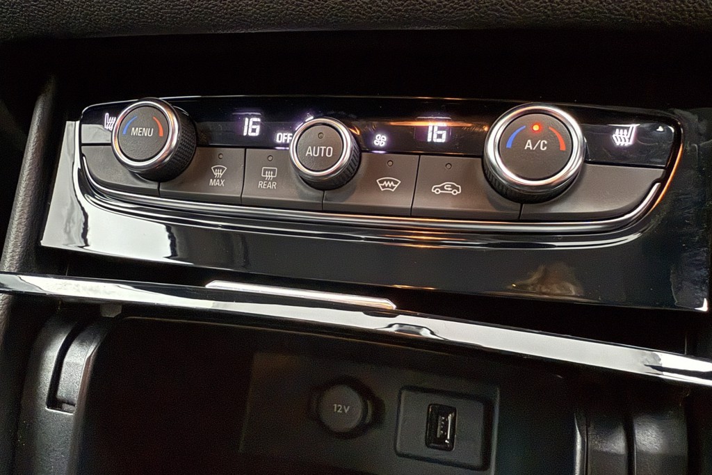 Vauxhall Grandland Ultimate Manual Petrol SUV - Stock Number (1539574) - 13th supplementary image