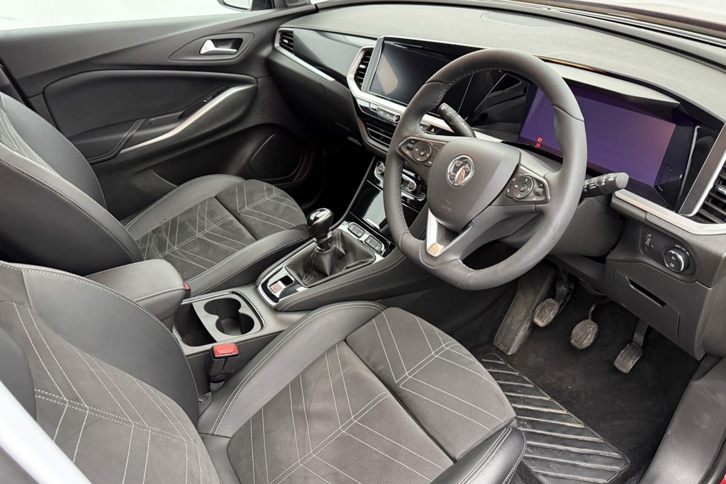 Vauxhall Grandland Ultimate Manual Petrol SUV - Stock Number (1539574) - 1st supplementary image