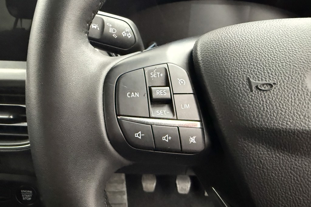 Ford Focus Titanium Manual Petrol-Electric Hybrid Estate - Stock Number (1541474) - 3rd supplementary image